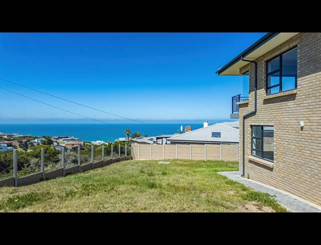 4 BEDROOM HOUSE FOR SALE IN DANA BAY